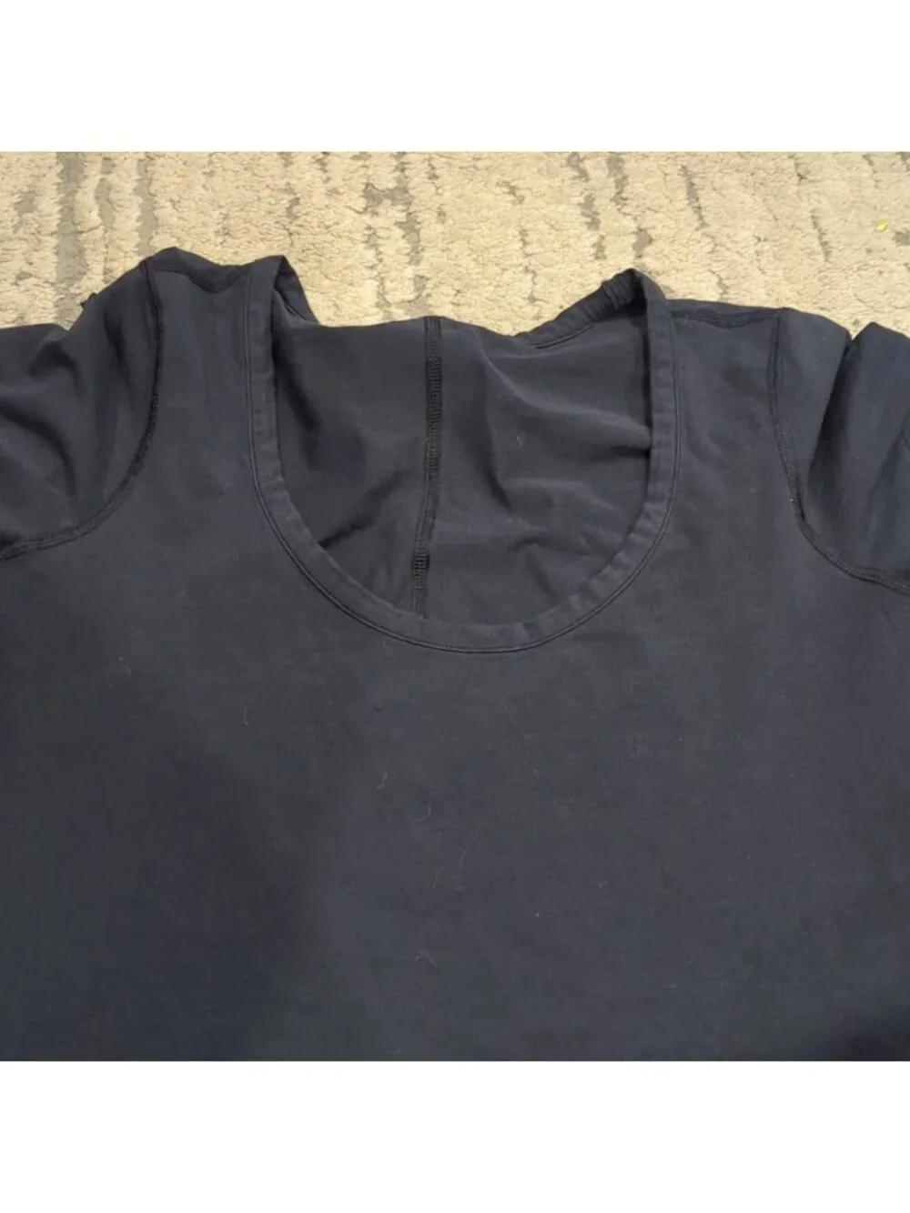 Lululemon scoop neck short sleeves with side pockets black
